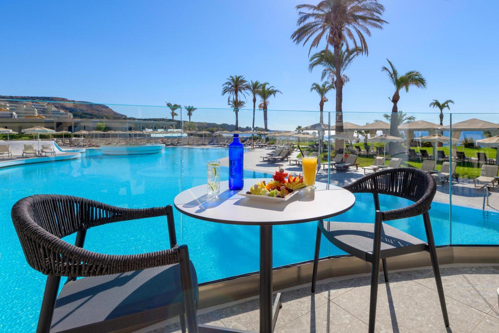 罗德斯帕拉蒂姆休闲及健康酒店 Kallithéa 外观 照片 Pool at the hotel
