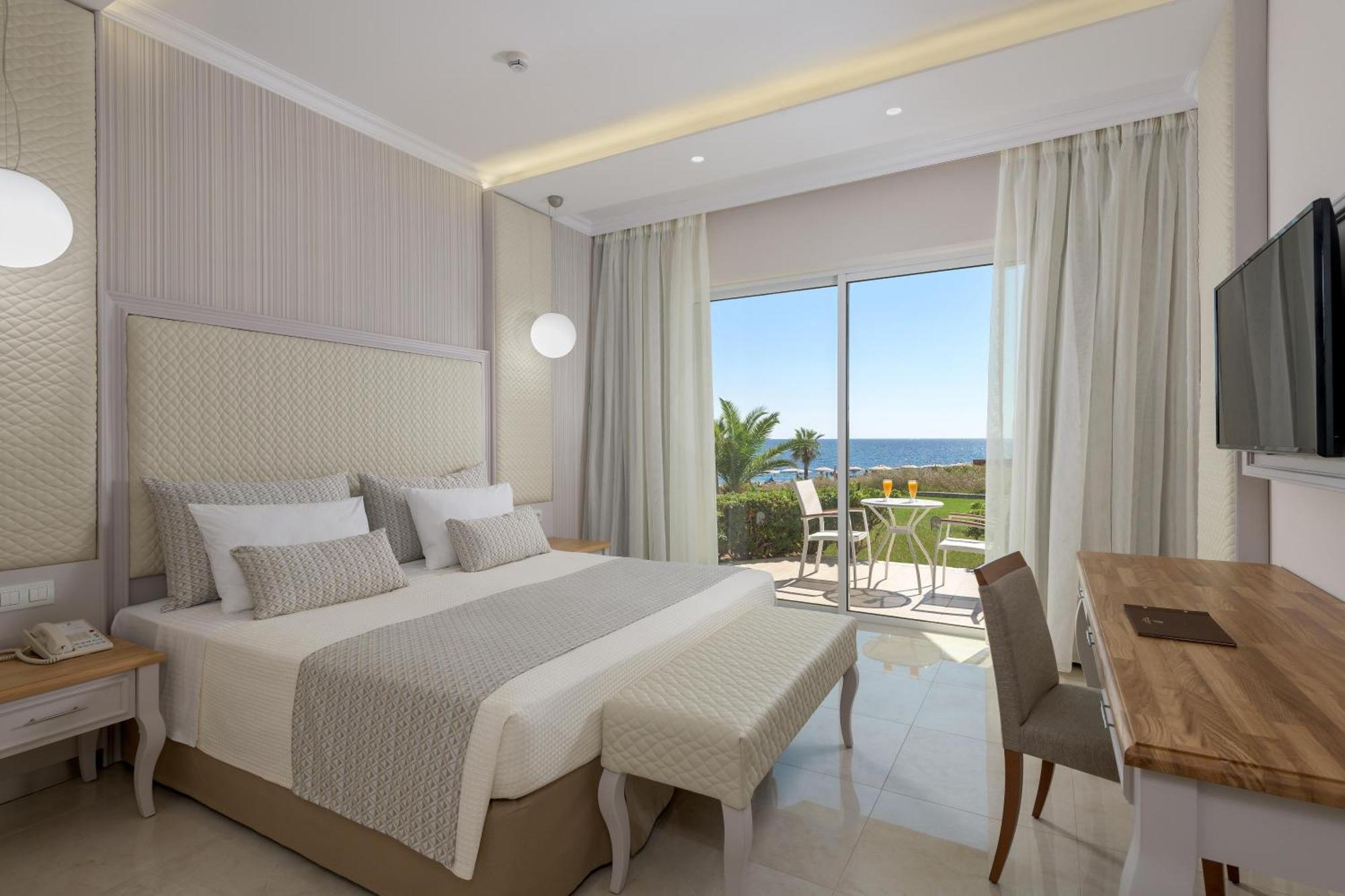 罗德斯帕拉蒂姆休闲及健康酒店 Kallithéa 外观 照片 A room at the hotel