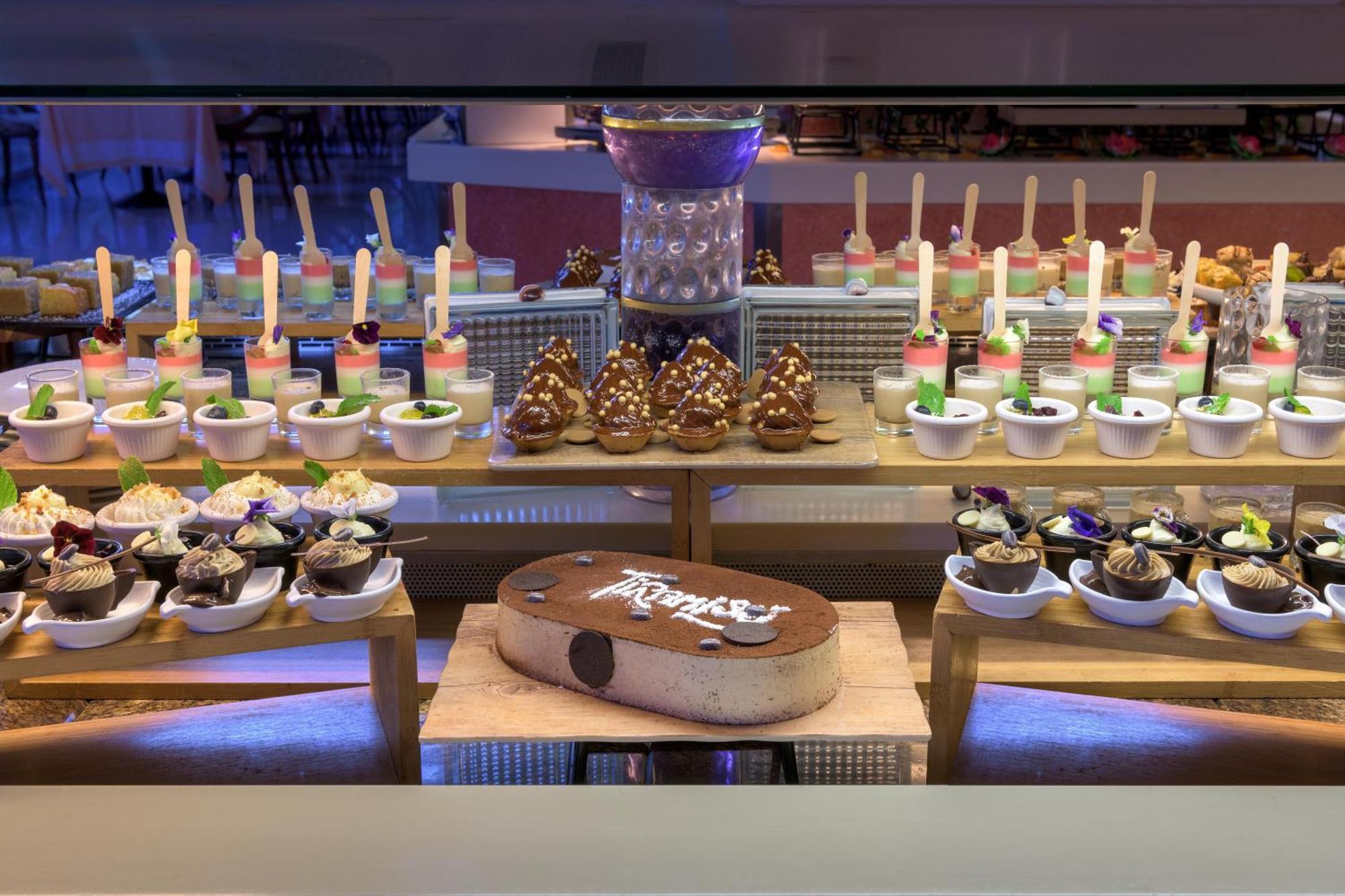 罗德斯帕拉蒂姆休闲及健康酒店 Kallithéa 外观 照片 A dessert buffet